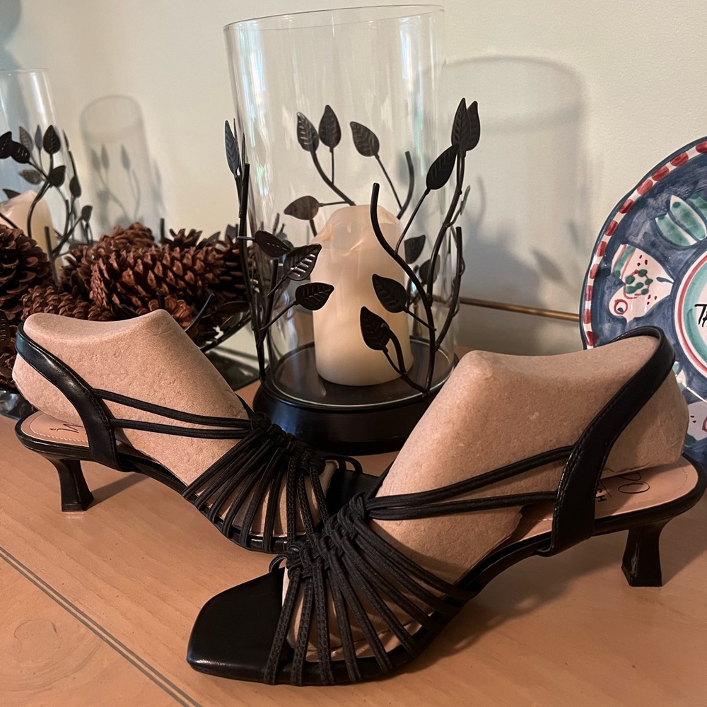 MPO.  Black Slingback Princess Heels no buckles! 9M. New w/o tags. Versatile